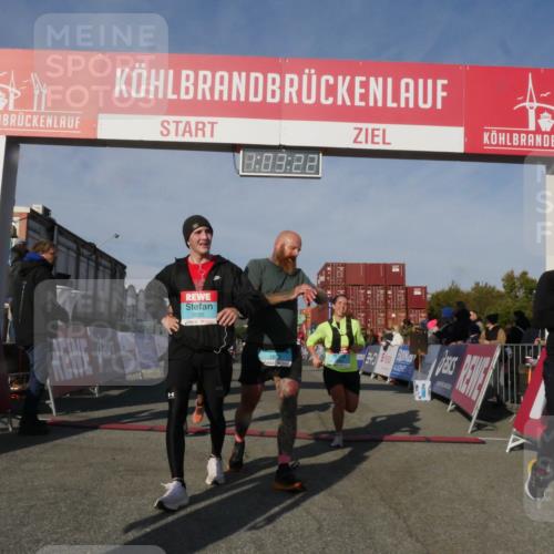 03.10.2025 - Köhlbrandbrückenlauf Matties Gatica Varas http://msf.ph/oto/9166530 03.10.2025 10:03:24 Ziel 1198, 1207, 1274, 1682, 1864, 2995, 2998, 3802 meine-sportfotos.de