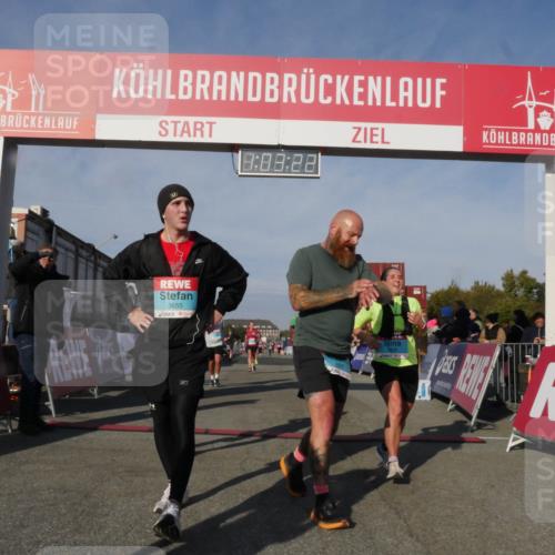 03.10.2025 - Köhlbrandbrückenlauf Matties Gatica Varas http://msf.ph/oto/9166531 03.10.2025 10:03:24 Ziel 1198, 1207, 1274, 1682, 1864, 2995, 2998, 3802 meine-sportfotos.de