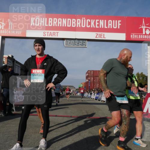 03.10.2025 - Köhlbrandbrückenlauf Matties Gatica Varas http://msf.ph/oto/9166533 03.10.2025 10:03:24 Ziel 1198, 1207, 1274, 1682, 1864, 2995, 2998, 3802 meine-sportfotos.de
