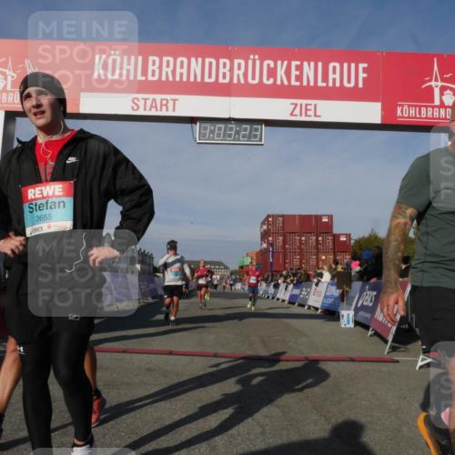 03.10.2025 - Köhlbrandbrückenlauf Matties Gatica Varas http://msf.ph/oto/9166535 03.10.2025 10:03:25 Ziel 1207, 1274, 1682, 1864, 2995, 2998, 3066, 3731, 3802 meine-sportfotos.de