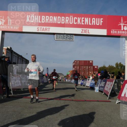 03.10.2025 - Köhlbrandbrückenlauf Matties Gatica Varas http://msf.ph/oto/9166540 03.10.2025 10:03:26 Ziel 1207, 1274, 1682, 1808, 1864, 2995, 2998, 3066, 3731, 3802 meine-sportfotos.de