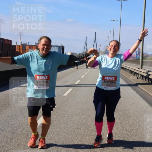 03.10.2025 - Köhlbrandbrückenlauf Strokosch-Dieckow http://msf.ph/oto/9166543 03.10.2025 13:20:33 Position 3 6528, 6527 meine-sportfotos.de