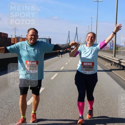 03.10.2025 - Köhlbrandbrückenlauf Strokosch-Dieckow http://msf.ph/oto/9166545 03.10.2025 13:20:33 Position 3 6528, 6527 meine-sportfotos.de
