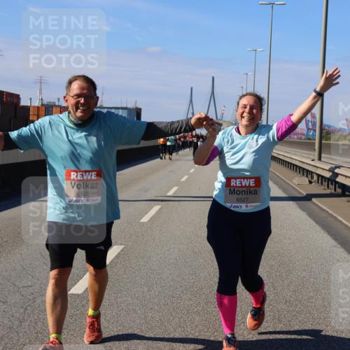 03.10.2025 - Köhlbrandbrückenlauf Strokosch-Dieckow http://msf.ph/oto/9166548 03.10.2025 13:20:33 Position 3 6528, 6527 meine-sportfotos.de