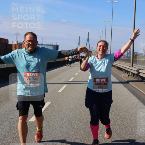 03.10.2025 - Köhlbrandbrückenlauf Strokosch-Dieckow http://msf.ph/oto/9166551 03.10.2025 13:20:33 Position 3 6528, 6527 meine-sportfotos.de