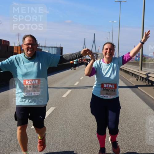 03.10.2025 - Köhlbrandbrückenlauf Strokosch-Dieckow http://msf.ph/oto/9166553 03.10.2025 13:20:33 Position 3 6528, 6527 meine-sportfotos.de
