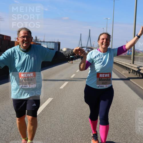 03.10.2025 - Köhlbrandbrückenlauf Strokosch-Dieckow http://msf.ph/oto/9166558 03.10.2025 13:20:33 Position 3 6528, 6527 meine-sportfotos.de