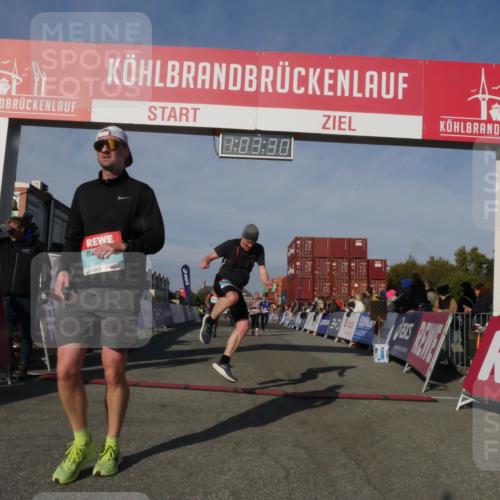 03.10.2025 - Köhlbrandbrückenlauf Matties Gatica Varas http://msf.ph/oto/9166560 03.10.2025 10:03:32 Ziel 1274, 1326, 1682, 1808, 1864, 2944, 3066, 3404, 3498, 3731 meine-sportfotos.de