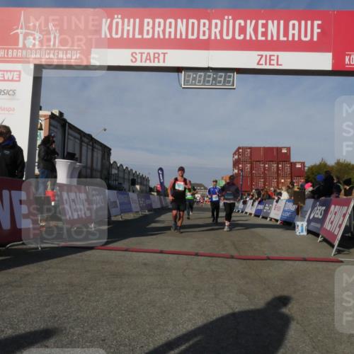 03.10.2025 - Köhlbrandbrückenlauf Matties Gatica Varas http://msf.ph/oto/9166569 03.10.2025 10:03:35 Ziel 1274, 1326, 1808, 1864, 2944, 3066, 3344, 3404, 3498, 3731 meine-sportfotos.de