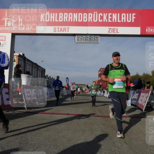 03.10.2025 - Köhlbrandbrückenlauf Matties Gatica Varas http://msf.ph/oto/9166582 03.10.2025 10:03:38 Ziel 1326, 1351, 1808, 2944, 3245, 3251, 3344, 3404, 3498, 3825 meine-sportfotos.de