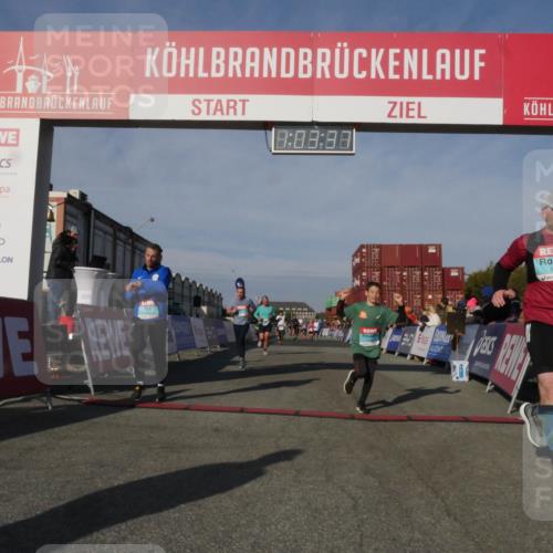 03.10.2025 - Köhlbrandbrückenlauf Matties Gatica Varas http://msf.ph/oto/9166585 03.10.2025 10:03:39 Ziel 1326, 1351, 2944, 3073, 3245, 3251, 3344, 3404, 3498, 3825 meine-sportfotos.de