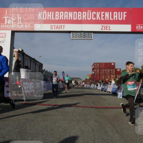03.10.2025 - Köhlbrandbrückenlauf Matties Gatica Varas http://msf.ph/oto/9166589 03.10.2025 10:03:40 Ziel 1326, 1351, 3073, 3235, 3245, 3251, 3344, 3404, 3825 meine-sportfotos.de