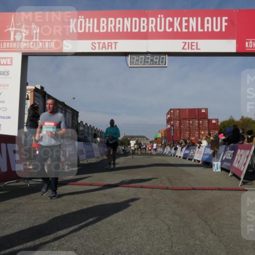 03.10.2025 - Köhlbrandbrückenlauf Matties Gatica Varas http://msf.ph/oto/9166595 03.10.2025 10:03:41 Ziel 1326, 1351, 3073, 3235, 3245, 3251, 3344, 3708, 3710, 3825 meine-sportfotos.de