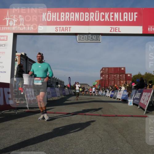 03.10.2025 - Köhlbrandbrückenlauf Matties Gatica Varas http://msf.ph/oto/9166602 03.10.2025 10:03:43 Ziel 1351, 1353, 2767, 3073, 3235, 3245, 3251, 3344, 3708, 3710, 3804, 3825 meine-sportfotos.de