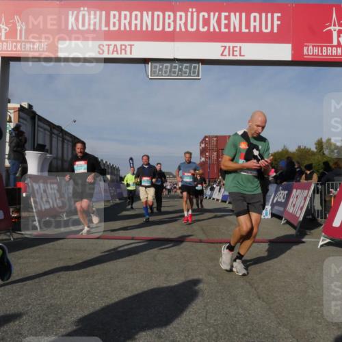 03.10.2025 - Köhlbrandbrückenlauf Matties Gatica Varas http://msf.ph/oto/9166632 03.10.2025 10:03:52 Ziel 1216, 1309, 1353, 2767, 3138, 3235, 3236, 3462, 3465, 3659, 3708, 3710, 3804, 3821 meine-sportfotos.de