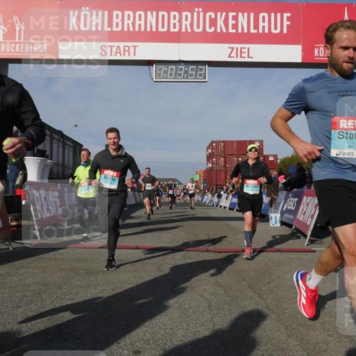 03.10.2025 - Köhlbrandbrückenlauf Matties Gatica Varas http://msf.ph/oto/9166640 03.10.2025 10:03:54 Ziel 1039, 1216, 1309, 1353, 2767, 3138, 3236, 3462, 3465, 3659, 3804, 3821 meine-sportfotos.de
