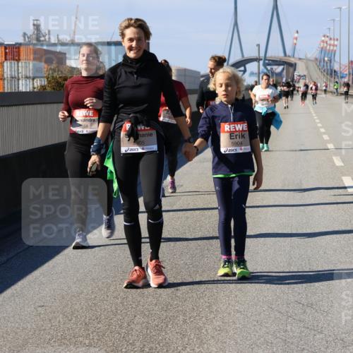 03.10.2025 - Köhlbrandbrückenlauf Strokosch-Dieckow http://msf.ph/oto/9166643 03.10.2025 13:21:01 Position 3 5559, 5905, 5904 meine-sportfotos.de