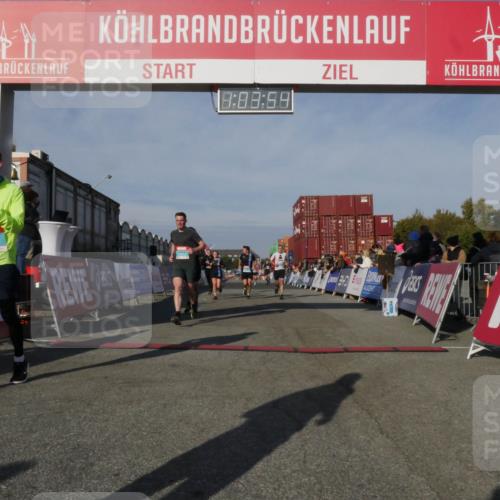 03.10.2025 - Köhlbrandbrückenlauf Matties Gatica Varas http://msf.ph/oto/9166646 03.10.2025 10:03:56 Ziel 1039, 1216, 1309, 3138, 3236, 3462, 3465, 3659, 3821 meine-sportfotos.de