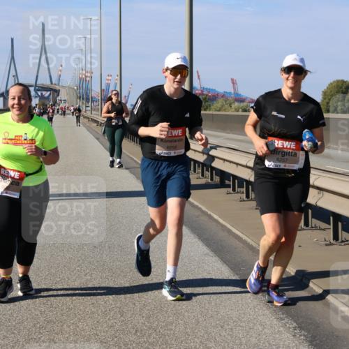 03.10.2025 - Köhlbrandbrückenlauf Strokosch-Dieckow http://msf.ph/oto/9166658 03.10.2025 13:21:10 Position 3 6258, 6257 meine-sportfotos.de