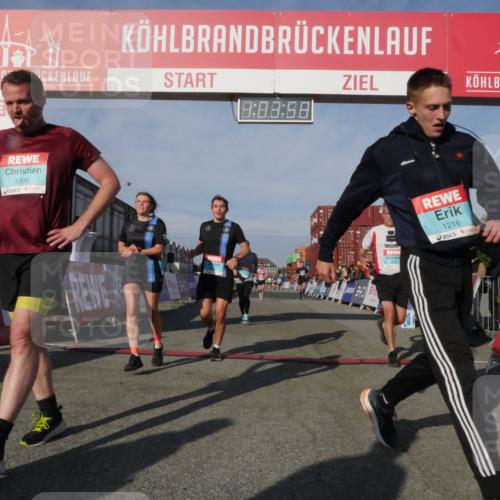 03.10.2025 - Köhlbrandbrückenlauf Matties Gatica Varas http://msf.ph/oto/9166660 03.10.2025 10:03:59 Ziel 1039, 3138, 3236, 3462, 3465, 3821 meine-sportfotos.de