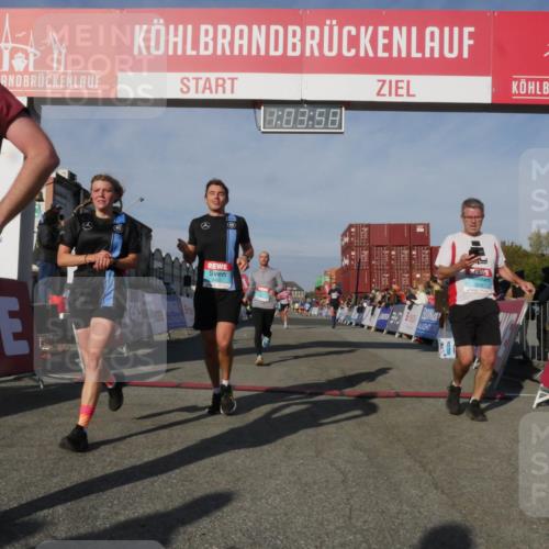 03.10.2025 - Köhlbrandbrückenlauf Matties Gatica Varas http://msf.ph/oto/9166662 03.10.2025 10:04:00 Ziel 1039, 1141, 3138, 3821 meine-sportfotos.de