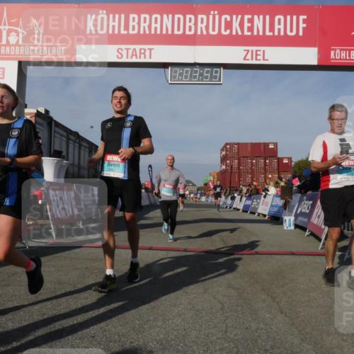 03.10.2025 - Köhlbrandbrückenlauf Matties Gatica Varas http://msf.ph/oto/9166664 03.10.2025 10:04:00 Ziel 1039, 1141, 3138, 3821 meine-sportfotos.de