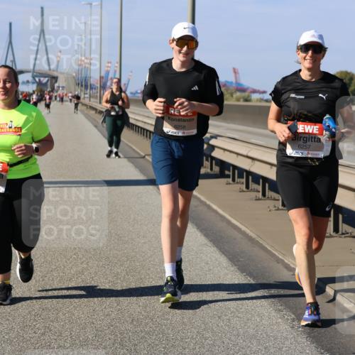 03.10.2025 - Köhlbrandbrückenlauf Strokosch-Dieckow http://msf.ph/oto/9166666 03.10.2025 13:21:10 Position 3 6258, 6257, 5932 meine-sportfotos.de