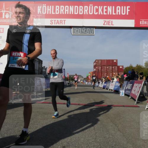 03.10.2025 - Köhlbrandbrückenlauf Matties Gatica Varas http://msf.ph/oto/9166669 03.10.2025 10:04:01 Ziel 1039, 1141, 3138, 3821 meine-sportfotos.de