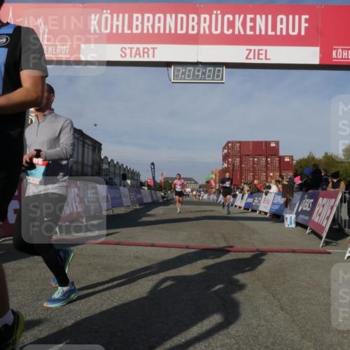 03.10.2025 - Köhlbrandbrückenlauf Matties Gatica Varas http://msf.ph/oto/9166670 03.10.2025 10:04:02 Ziel 1039, 1141, 3138 meine-sportfotos.de