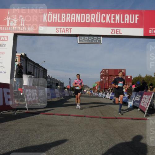03.10.2025 - Köhlbrandbrückenlauf Matties Gatica Varas http://msf.ph/oto/9166676 03.10.2025 10:04:04 Ziel 1039, 1141, 3138 meine-sportfotos.de