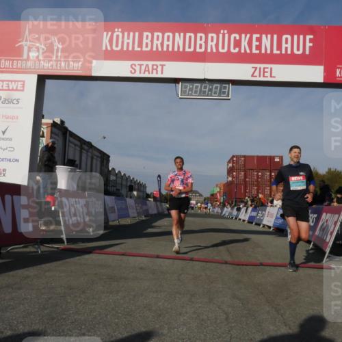 03.10.2025 - Köhlbrandbrückenlauf Matties Gatica Varas http://msf.ph/oto/9166678 03.10.2025 10:04:05 Ziel 1039, 1141, 1543, 2732 meine-sportfotos.de