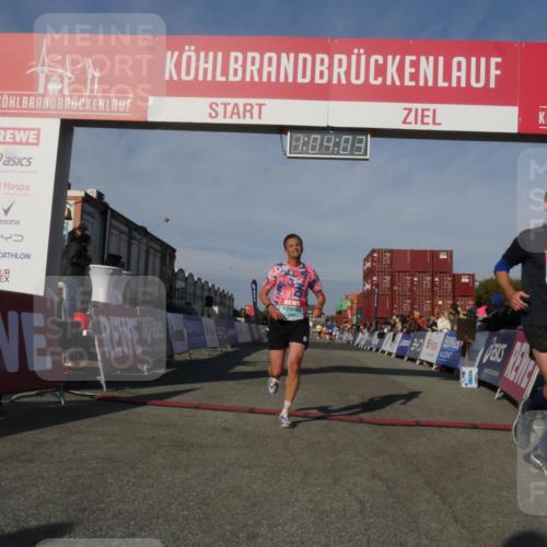 03.10.2025 - Köhlbrandbrückenlauf Matties Gatica Varas http://msf.ph/oto/9166680 03.10.2025 10:04:05 Ziel 1039, 1141, 1543, 2732 meine-sportfotos.de