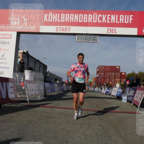 03.10.2025 - Köhlbrandbrückenlauf Matties Gatica Varas http://msf.ph/oto/9166681 03.10.2025 10:04:06 Ziel 1141, 1543, 2732, 2798 meine-sportfotos.de