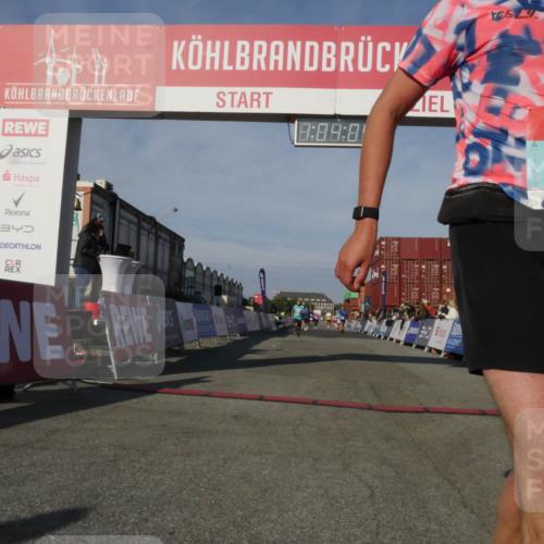 03.10.2025 - Köhlbrandbrückenlauf Matties Gatica Varas http://msf.ph/oto/9166686 03.10.2025 10:04:07 Ziel 1141, 1543, 2732, 2791, 2798 meine-sportfotos.de