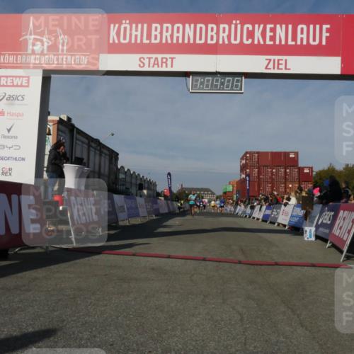 03.10.2025 - Köhlbrandbrückenlauf Matties Gatica Varas http://msf.ph/oto/9166688 03.10.2025 10:04:08 Ziel 1141, 1543, 2732, 2791, 2798 meine-sportfotos.de