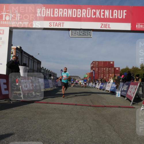 03.10.2025 - Köhlbrandbrückenlauf Matties Gatica Varas http://msf.ph/oto/9166702 03.10.2025 10:04:11 Ziel 1141, 1543, 1702, 2732, 2791, 2798, 3766 meine-sportfotos.de