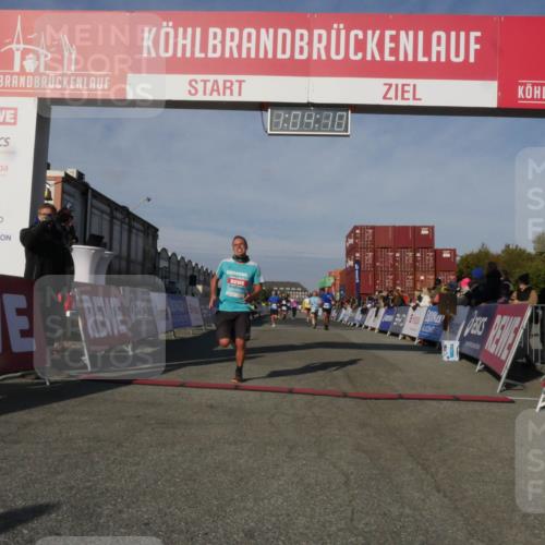 03.10.2025 - Köhlbrandbrückenlauf Matties Gatica Varas http://msf.ph/oto/9166704 03.10.2025 10:04:12 Ziel 1056, 1141, 1543, 1702, 2732, 2791, 2798, 3766 meine-sportfotos.de
