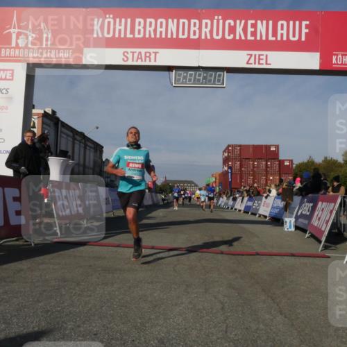 03.10.2025 - Köhlbrandbrückenlauf Matties Gatica Varas http://msf.ph/oto/9166706 03.10.2025 10:04:12 Ziel 1056, 1141, 1543, 1702, 2732, 2791, 2798, 3766 meine-sportfotos.de