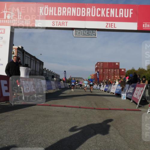 03.10.2025 - Köhlbrandbrückenlauf Matties Gatica Varas http://msf.ph/oto/9166709 03.10.2025 10:04:14 Ziel 1056, 1245, 1533, 1543, 1702, 2732, 2791, 2798, 3067, 3766, 3830 meine-sportfotos.de