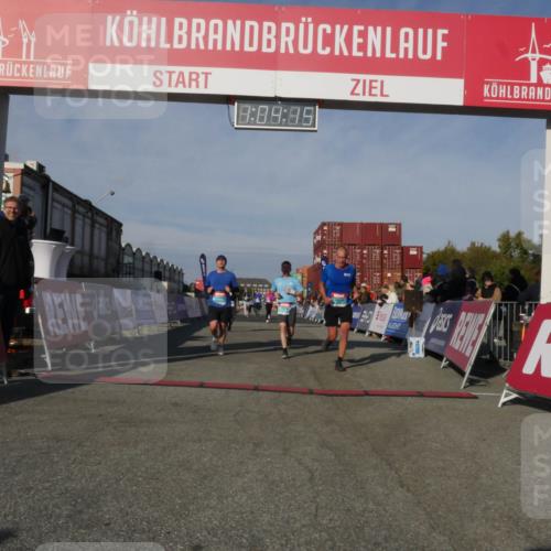 03.10.2025 - Köhlbrandbrückenlauf Matties Gatica Varas http://msf.ph/oto/9166721 03.10.2025 10:04:16 Ziel 1056, 1245, 1533, 1543, 1702, 2323, 2732, 2791, 2798, 3067, 3766, 3830 meine-sportfotos.de