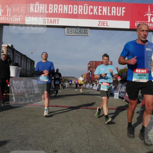 03.10.2025 - Köhlbrandbrückenlauf Matties Gatica Varas http://msf.ph/oto/9166728 03.10.2025 10:04:18 Ziel 1056, 1245, 1370, 1533, 1702, 2323, 2791, 2798, 3067, 3766, 3830 meine-sportfotos.de