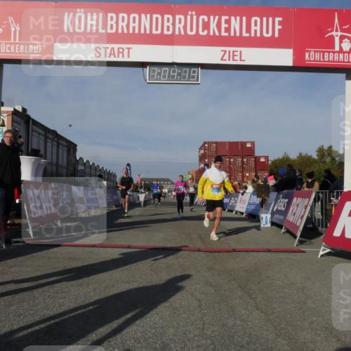 03.10.2025 - Köhlbrandbrückenlauf Matties Gatica Varas http://msf.ph/oto/9166737 03.10.2025 10:04:21 Ziel 1056, 1177, 1245, 1370, 1533, 1702, 2323, 3067, 3766, 3830 meine-sportfotos.de