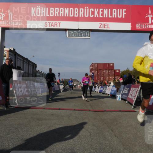 03.10.2025 - Köhlbrandbrückenlauf Matties Gatica Varas http://msf.ph/oto/9166742 03.10.2025 10:04:22 Ziel 1056, 1177, 1245, 1370, 1533, 2323, 3067, 3766, 3830 meine-sportfotos.de