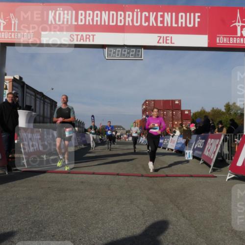 03.10.2025 - Köhlbrandbrückenlauf Matties Gatica Varas http://msf.ph/oto/9166745 03.10.2025 10:04:23 Ziel 1056, 1177, 1245, 1370, 1533, 2323, 3067, 3766, 3830 meine-sportfotos.de