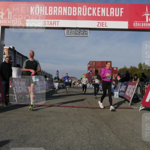 03.10.2025 - Köhlbrandbrückenlauf Matties Gatica Varas http://msf.ph/oto/9166747 03.10.2025 10:04:24 Ziel 1056, 1177, 1245, 1370, 1533, 2323, 3067, 3516, 3830 meine-sportfotos.de