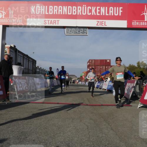 03.10.2025 - Köhlbrandbrückenlauf Matties Gatica Varas http://msf.ph/oto/9166752 03.10.2025 10:04:25 Ziel 1177, 1245, 1370, 1533, 2323, 3067, 3301, 3379, 3516, 3791, 3830 meine-sportfotos.de