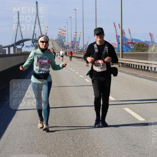 03.10.2025 - Köhlbrandbrückenlauf Strokosch-Dieckow http://msf.ph/oto/9166758 03.10.2025 13:21:58 Position 3 5635, 5636 meine-sportfotos.de
