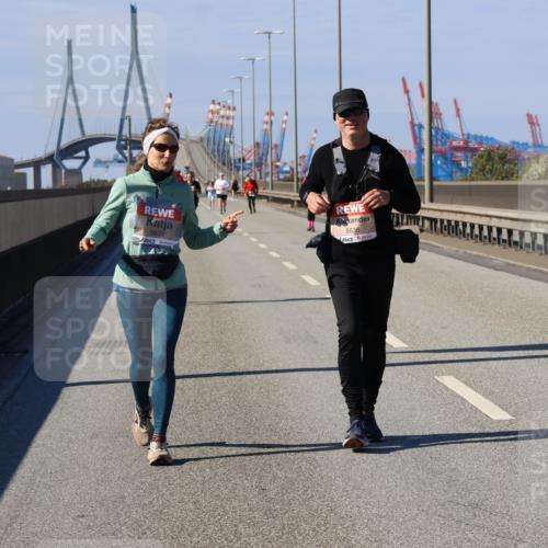 03.10.2025 - Köhlbrandbrückenlauf Strokosch-Dieckow http://msf.ph/oto/9166760 03.10.2025 13:21:58 Position 3 5635, 5636 meine-sportfotos.de