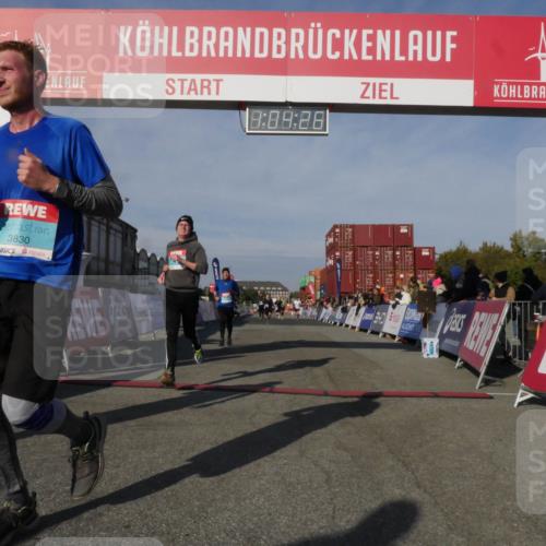 03.10.2025 - Köhlbrandbrückenlauf Matties Gatica Varas http://msf.ph/oto/9166763 03.10.2025 10:04:28 Ziel 1080, 1177, 1370, 2323, 3301, 3379, 3516, 3791 meine-sportfotos.de