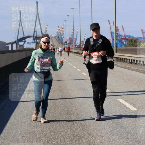 03.10.2025 - Köhlbrandbrückenlauf Strokosch-Dieckow http://msf.ph/oto/9166764 03.10.2025 13:21:58 Position 3 5635, 5636 meine-sportfotos.de